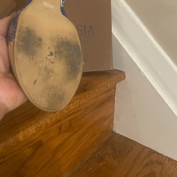 Open heel - Picture 3 of 4